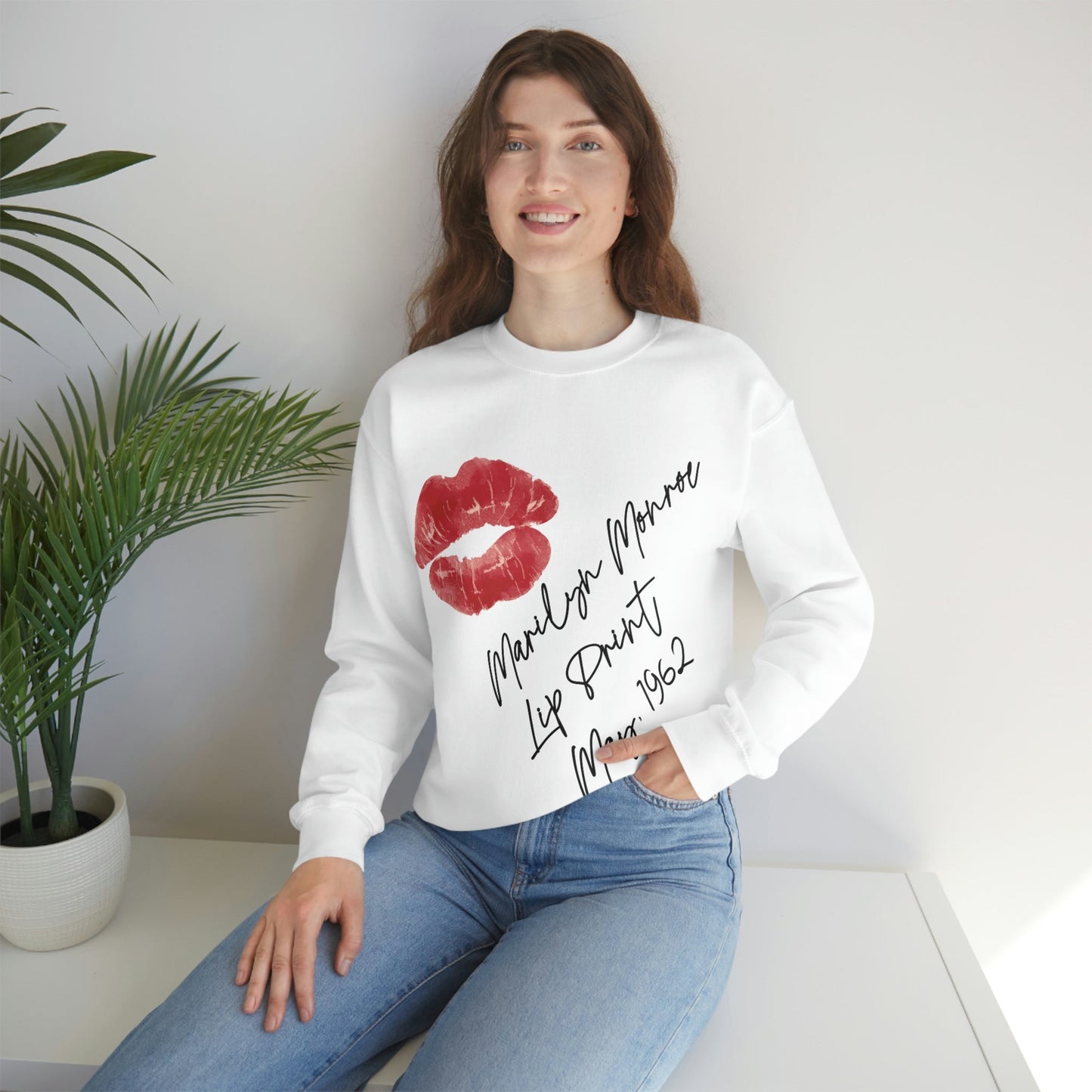 Lip Retro Print Hollywood Classic Unisex Heavy Blend™ Crewneck Sweatshirt Ichaku [Perfect Gifts Selection]