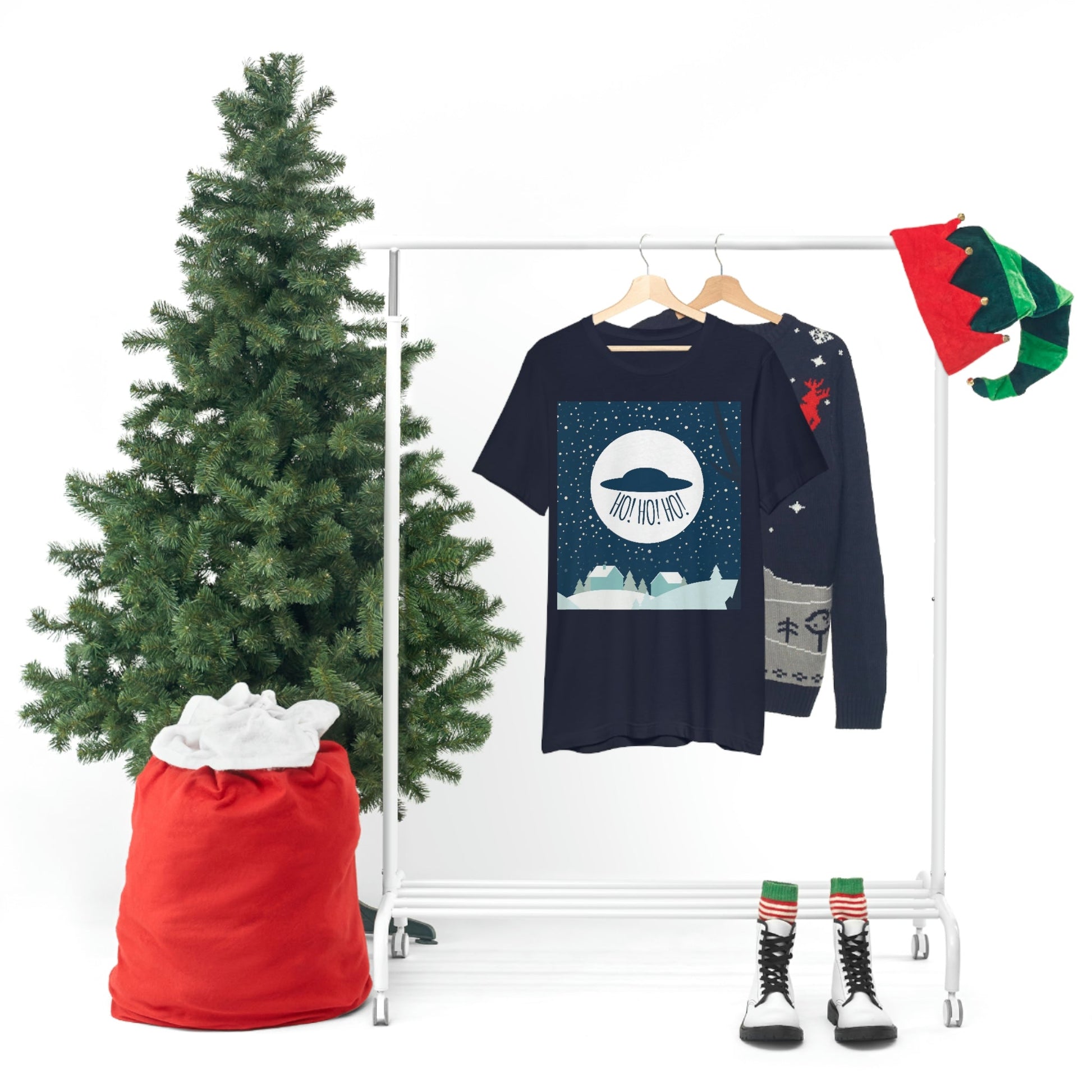 Santa Claus Arrival Merry Christmas Aliens UFO Winter Humor Art Unisex Jersey Short Sleeve T-Shirt Ichaku [Perfect Gifts Selection]